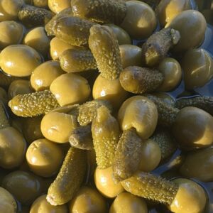 Aceitunas estilo casero con pepinillo