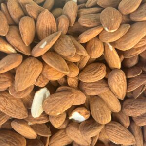 Almendra natural con piel