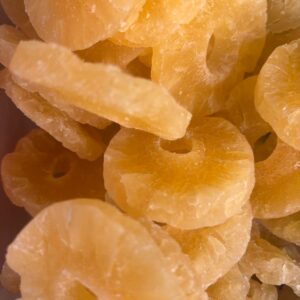 Piña en rodajas deshidratada
